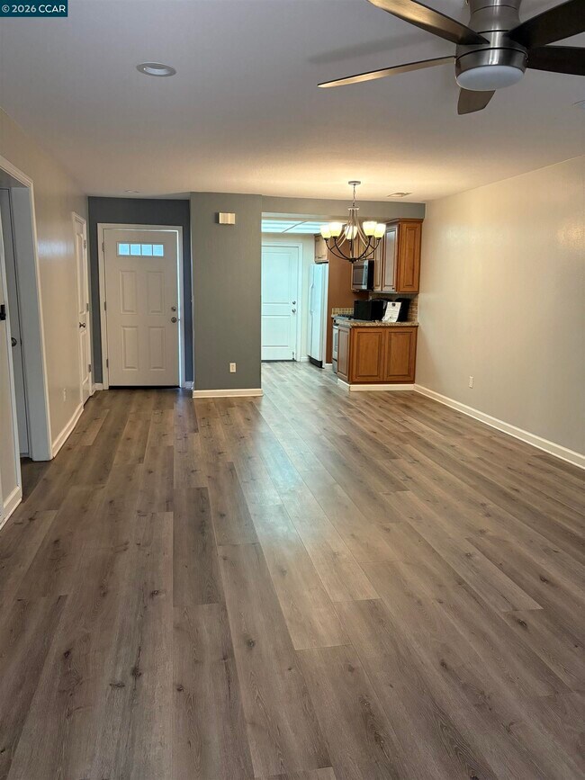 Building Photo - 757 Valley Green Dr