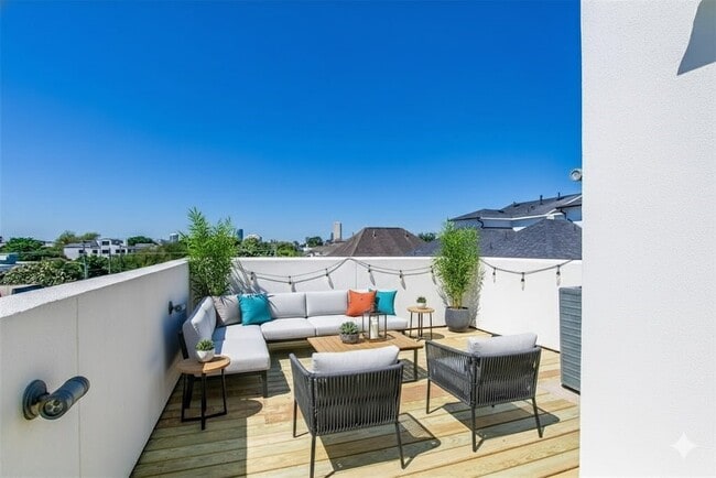 Building Photo - 1408 Vermont St