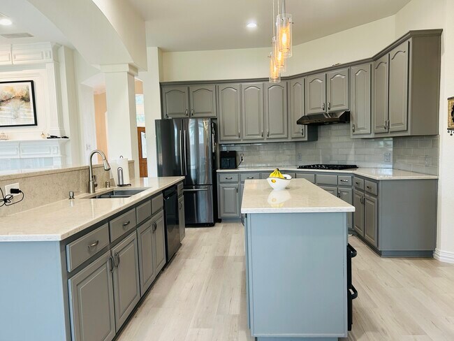 Building Photo - 8425 Brooksby Dr