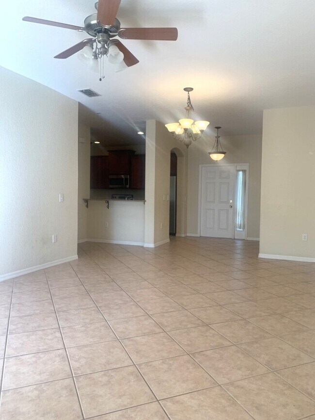 Building Photo - GATED COMMUNITY WITH COMMUNITY POOL