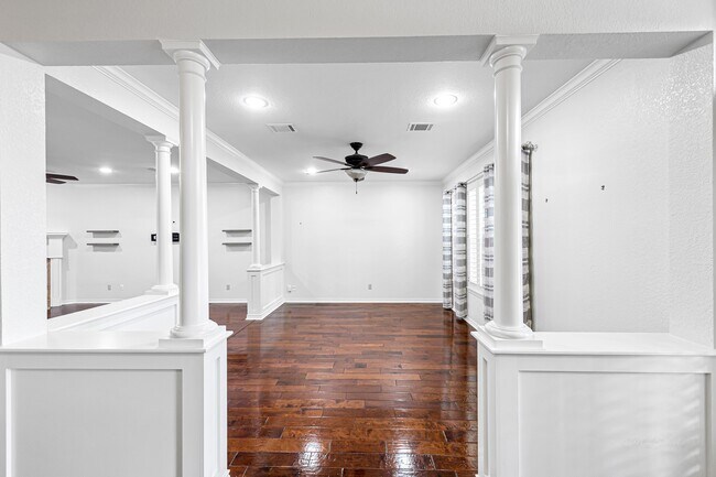 Building Photo - 902 Fairgate Dr