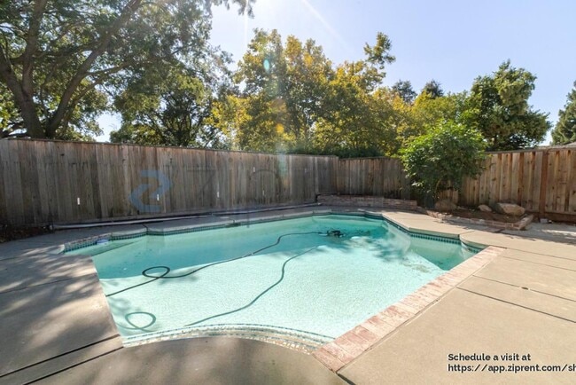 Building Photo - 5912 Laguna Villa Way