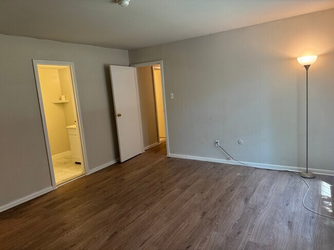 Building Photo - 4000 Gypsy Ln