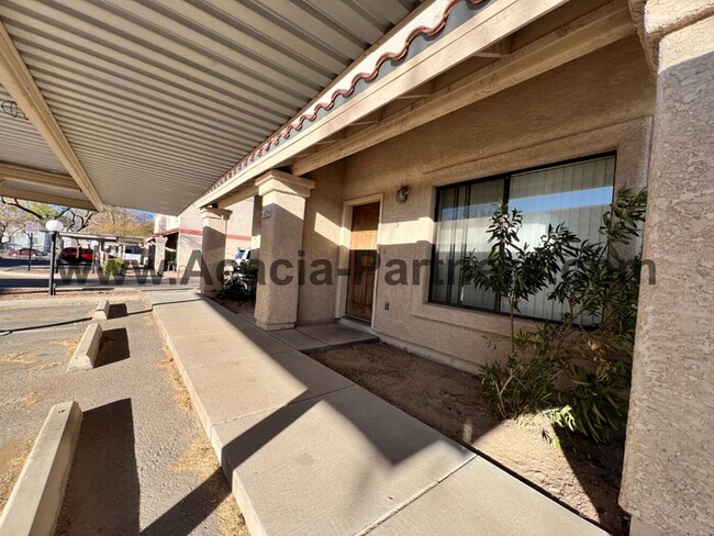 Building Photo - Two Bedroom in Oak Flower Neighborhood