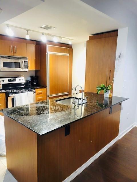 Building Photo - 10275 Collins Ave