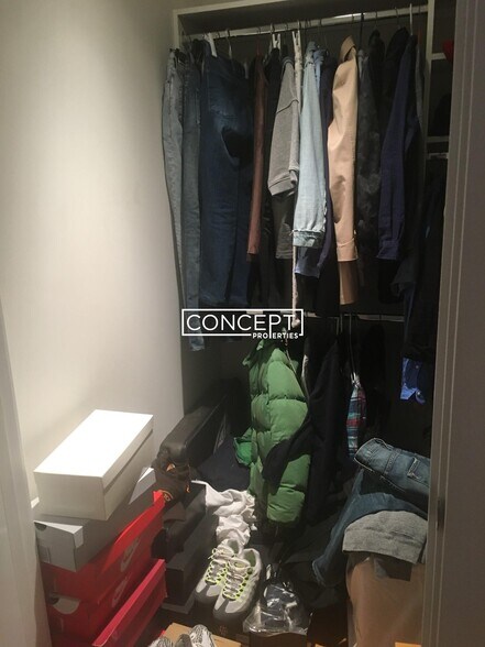 Building Photo - 601 Albany St