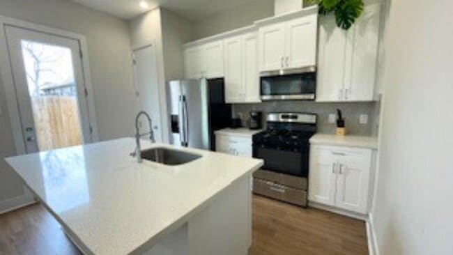 Building Photo - 835E Dorchester St