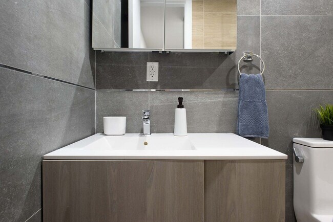 Building Photo - 1597 York Ave