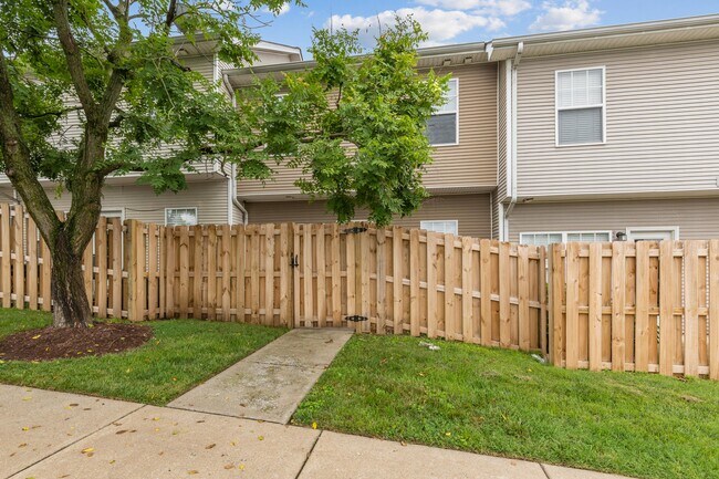 Building Photo - 708 Vernon Ave