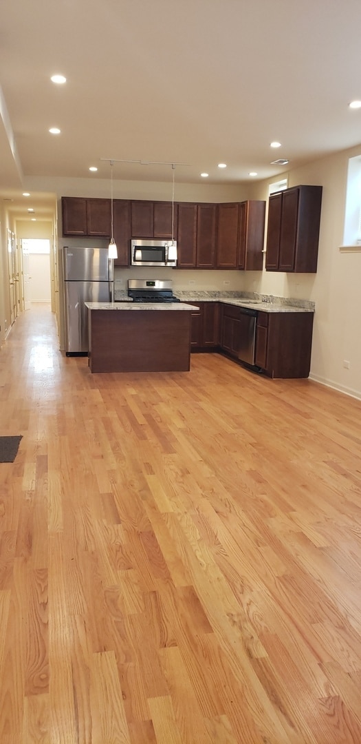 Building Photo - 3013 N Clybourn Ave