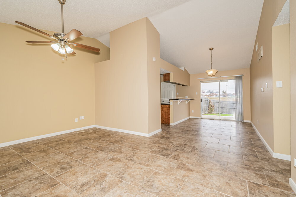 Building Photo - 1205 High Valley Dr