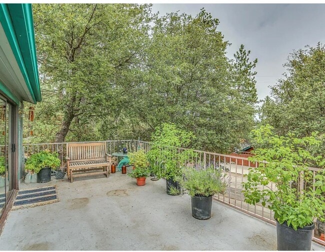 Building Photo - Large beautiful home in Idyllwild