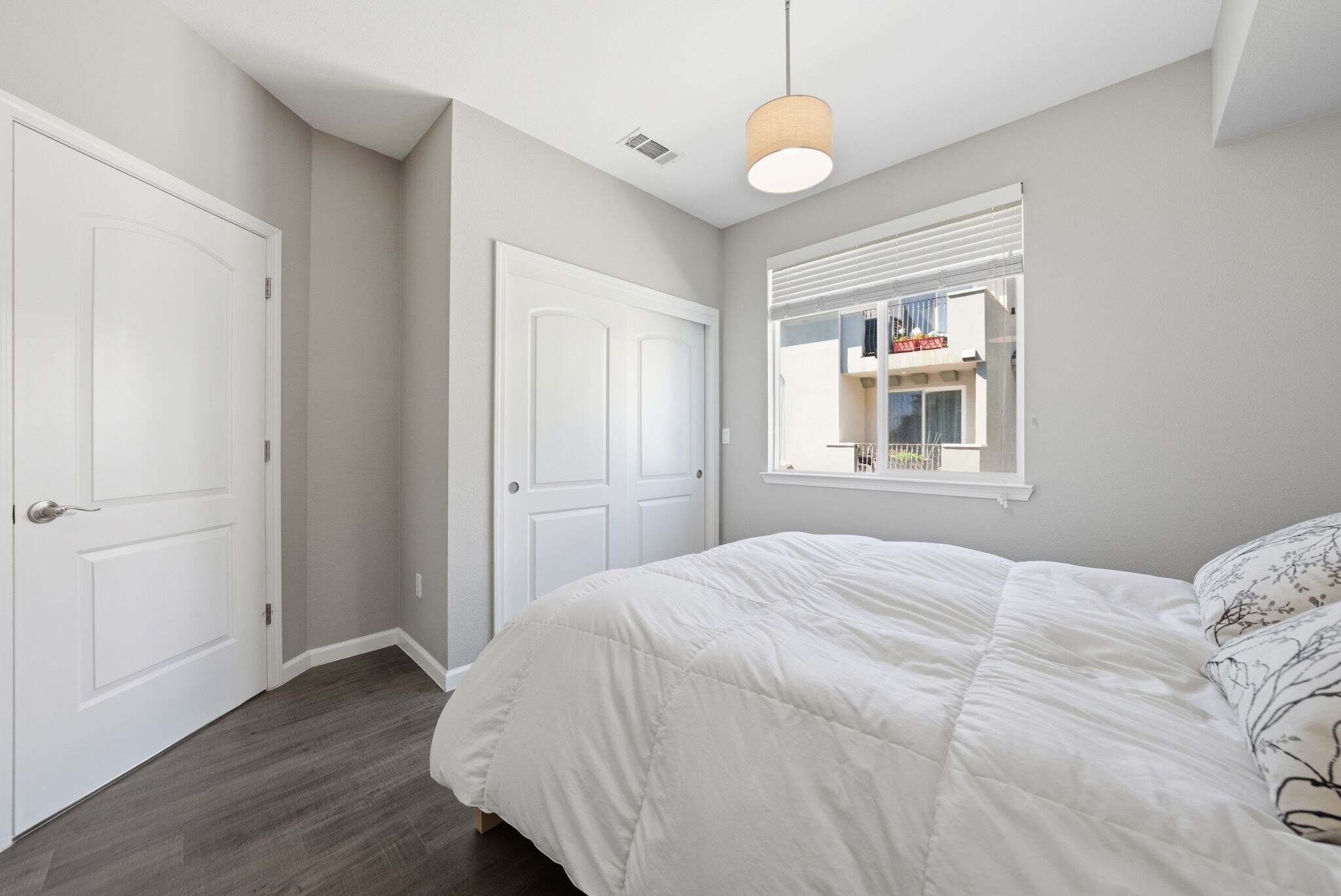 Building Photo - 817 Estancia Ter