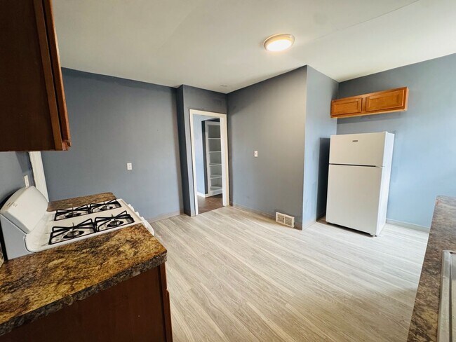 Building Photo - Comfort Meets Convenience: Beautiful 5-Bedroom Single-Family Home Family-Friendly