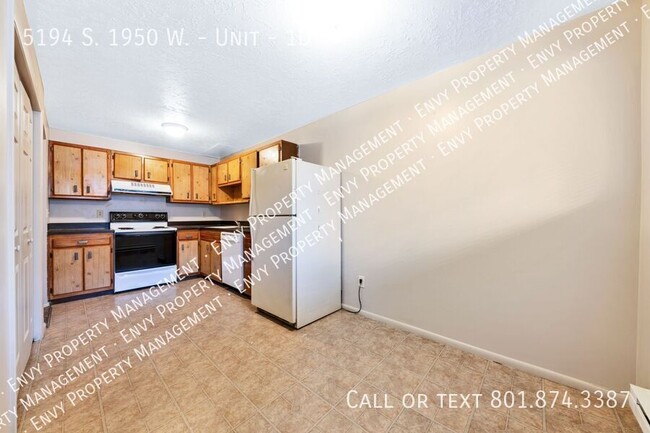 Building Photo - Charming 2 Bed, 1 Bath, 4 Plex Bottom Unit...