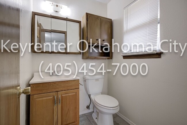 Building Photo - Massive 3BD/2BTH Home Minutes from the Highway.