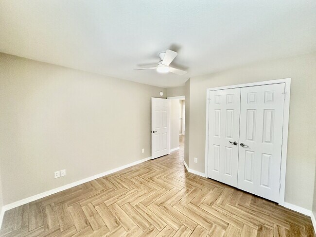 Building Photo - 6 Roessler Ln