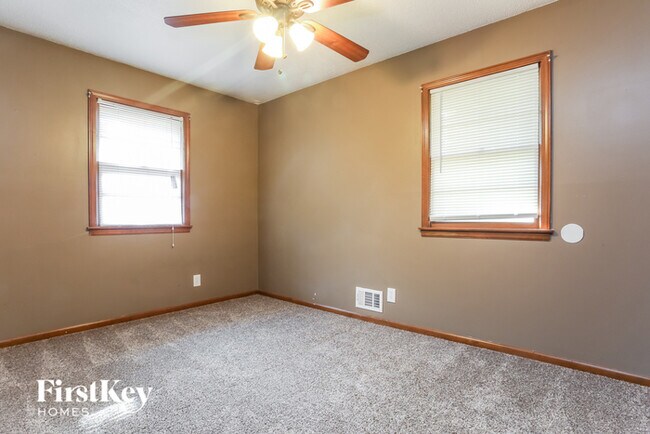 Building Photo - 1301 SW Morningside Dr