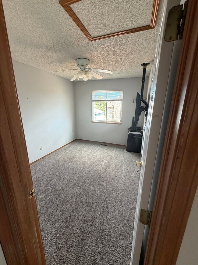 Building Photo - Vickers Heights 4 Bedroom, 3 Bathroom Single Family Home with Fenced in Yard