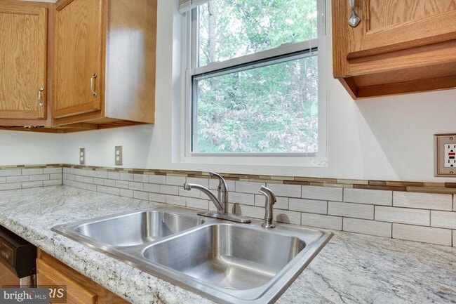 Building Photo - 591 Evergreen Ct