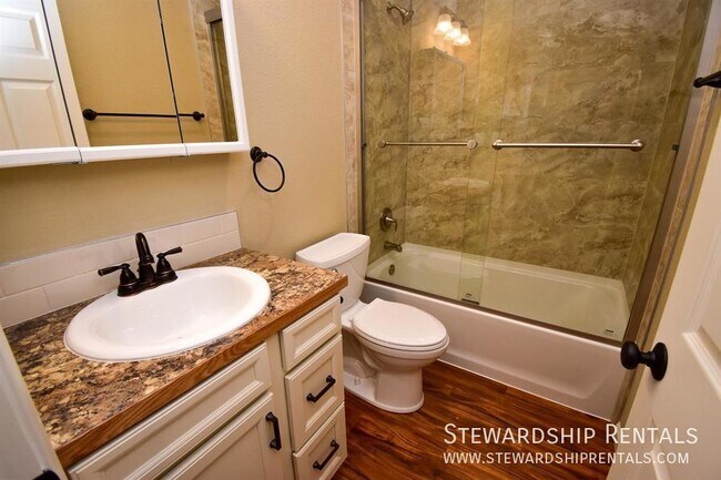 Building Photo - Beautiful Remodeled One Bedroom