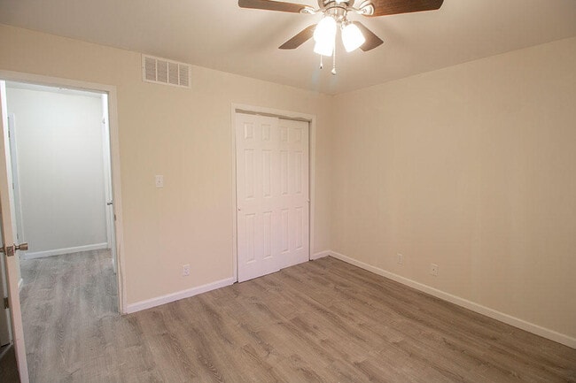 Building Photo - 1323 S Roseta Ave