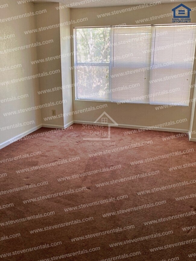 Building Photo - 430 Oriole Dr