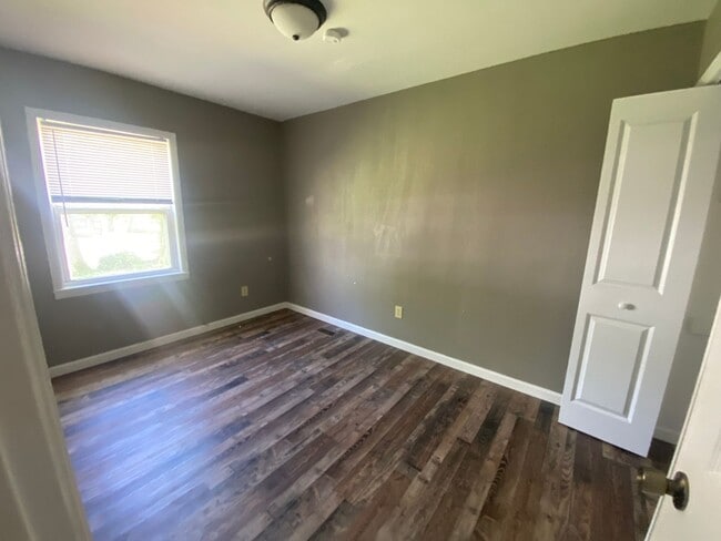 Building Photo - 617 W Owens St