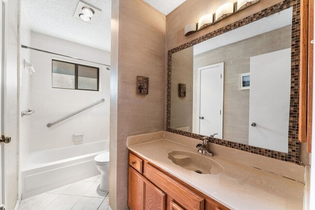 Building Photo - 626 Brittany Dr