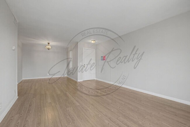 Building Photo - SPRING SPECIAL!! FIRST MONTH FREE on this Two Bedroom Condo, Second Floor, across from Madison Pa...