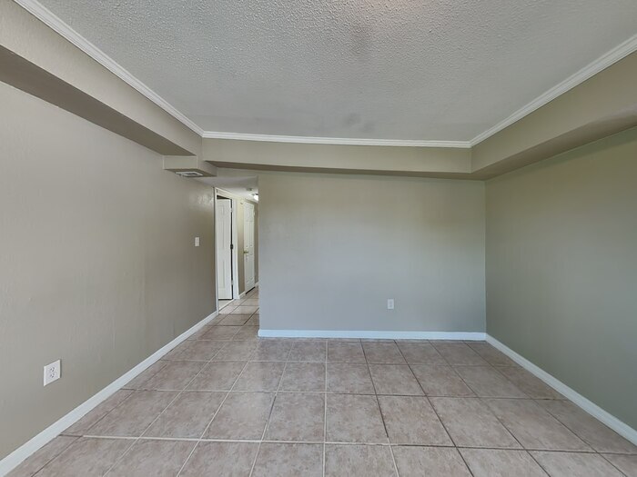 Building Photo - 2514 10th Ave Dr E