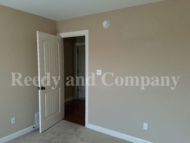 Building Photo - 3850 Farm Gate Cove