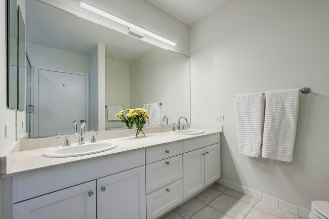 Building Photo - 400 N Clinton St