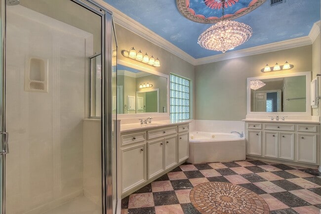 Building Photo - 10819 Lake Windcrest Blvd