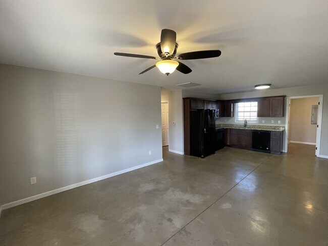 Building Photo - 2 BR, 1 BA Duplex available for rent in De...