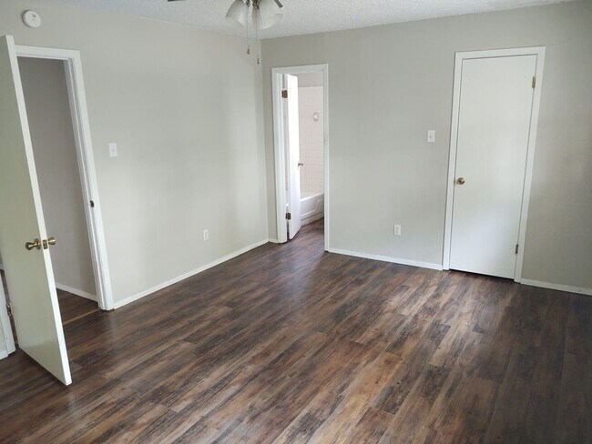 Building Photo - 455 Ridge Dr
