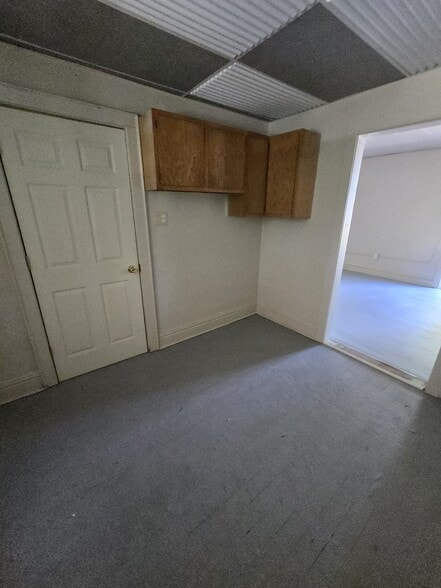 Building Photo - 1925 Foster Ave