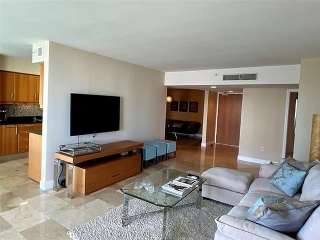Building Photo - 16500 Collins Ave