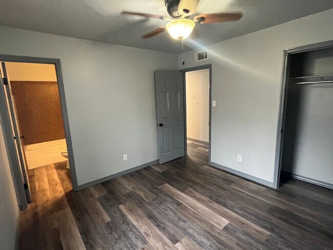 Building Photo - 1207 S Hartford Ave