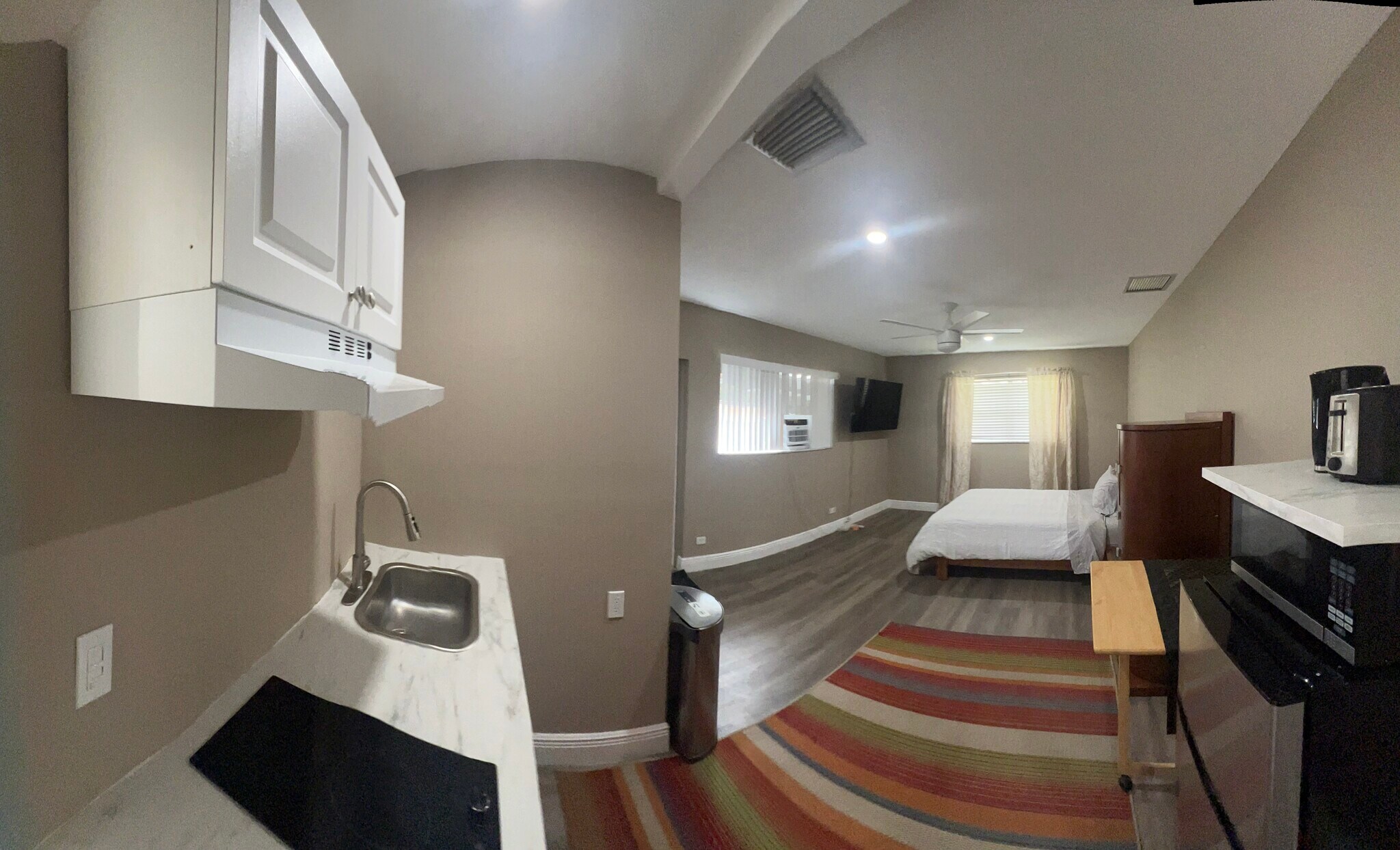 Building Photo - 880 NW 72nd Ter