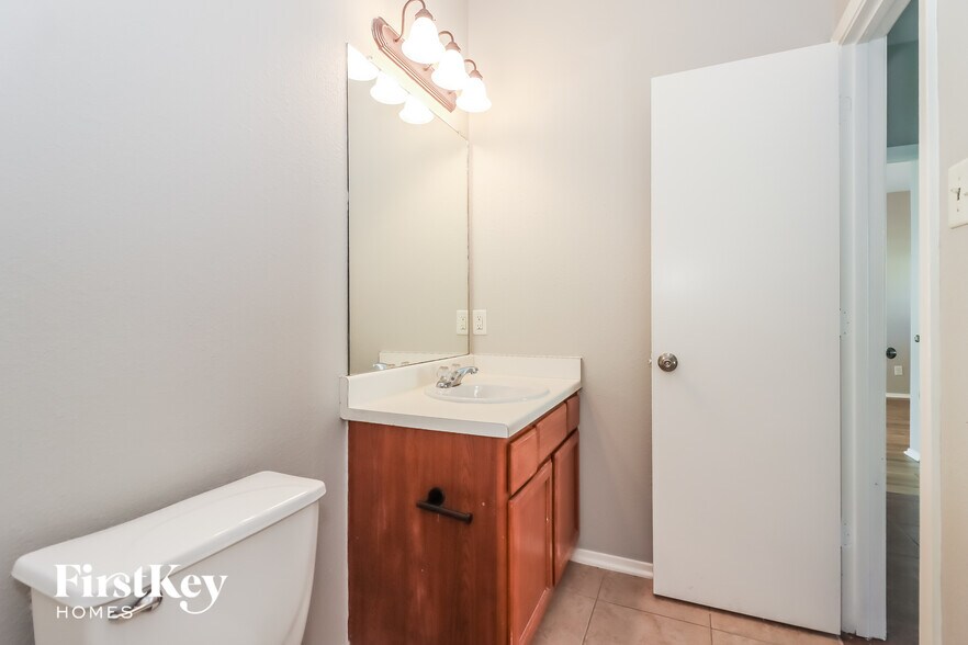 Building Photo - 1667 Nichole Woods Dr