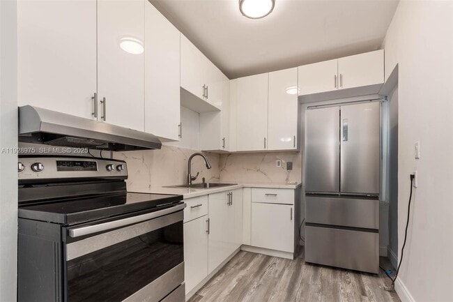 Building Photo - 259 NE 56th St