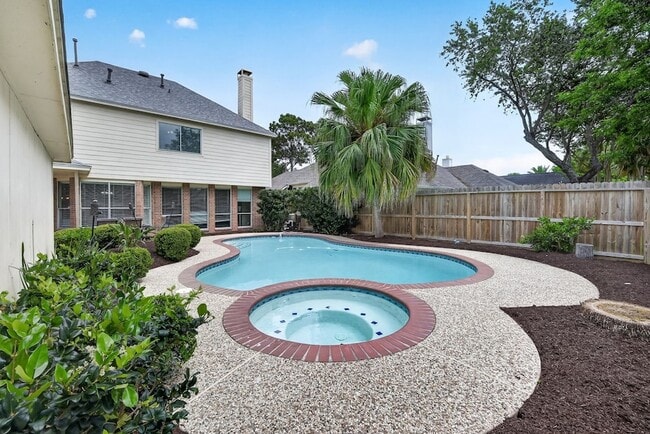 Building Photo - 2119 Palm Castle Dr