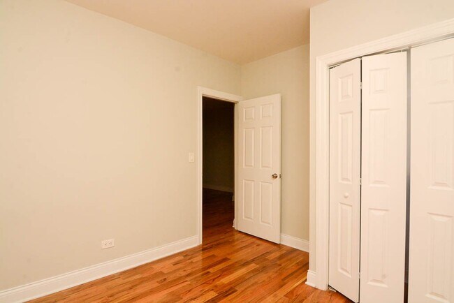 Building Photo - 6265 W Cornelia Ave
