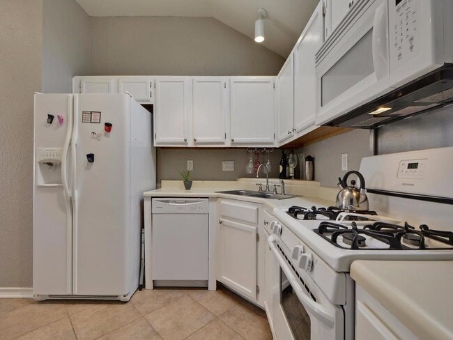 Building Photo - 2213 Margalene Way