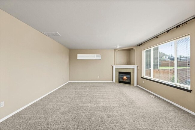 Building Photo - Spacious Corner Lot Home Near JBLM | 4 Bed...