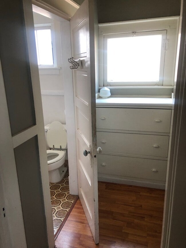 Building Photo - 2347-2349 Federal Ave E