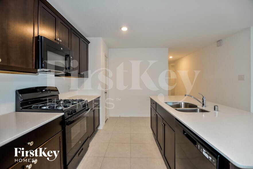 Building Photo - 1069 Crestview Dr