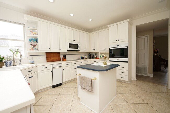 Building Photo - Great Location in Bluewater Bay