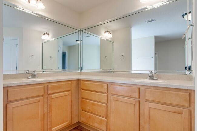 Building Photo - 5851 Chi Chi Cir